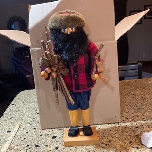 Woodsmen nut cracker